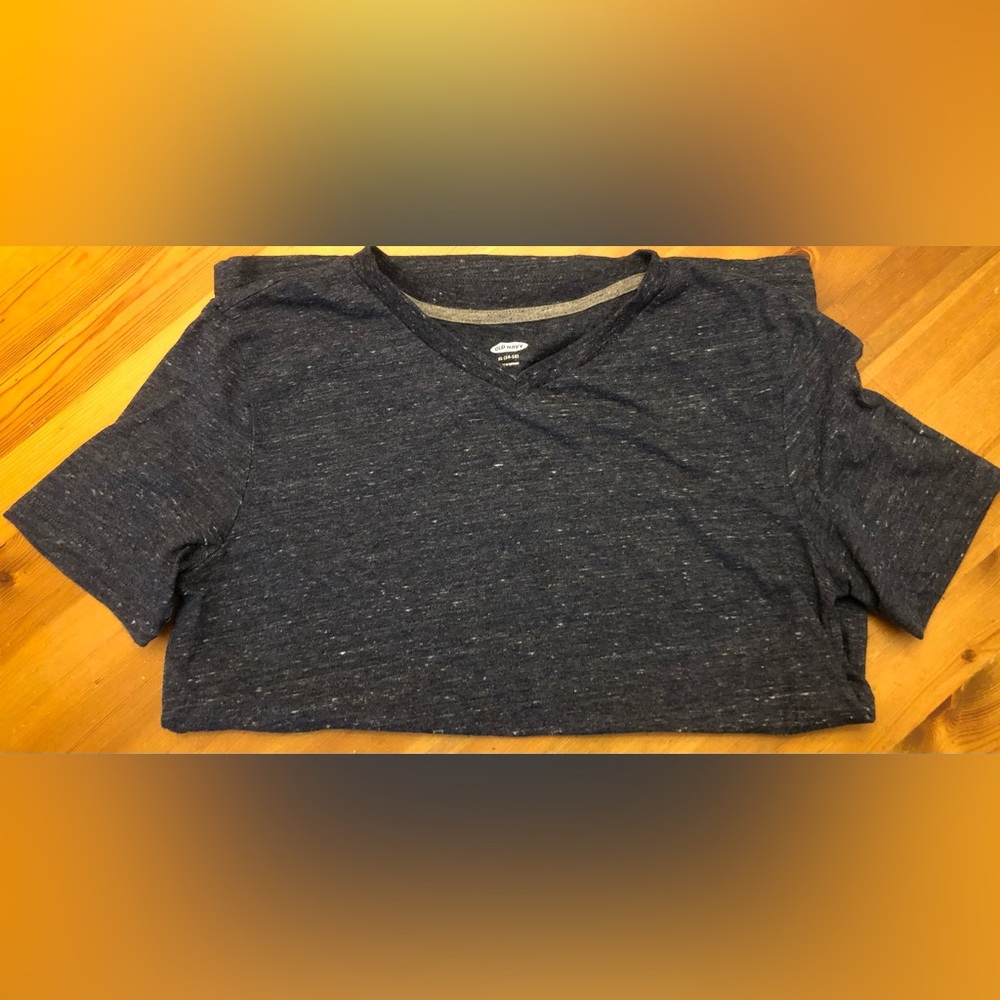 Boys Old Navy vneck tee shirt